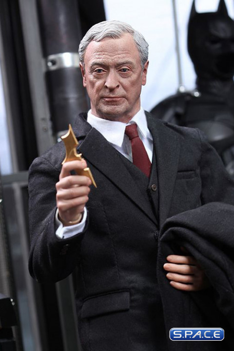 1/6 Scale Batman Armory with Alfred Pennyworth Movie Masterpiece MMS235 (Batman The Dark Knight)