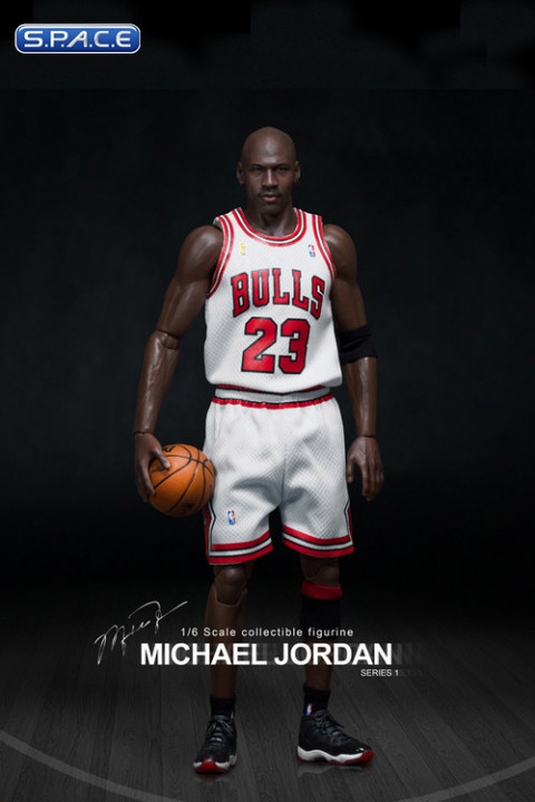 1/6 Scale Michael Jordan - Home Edition Real Masterpiece (NBA Collection)
