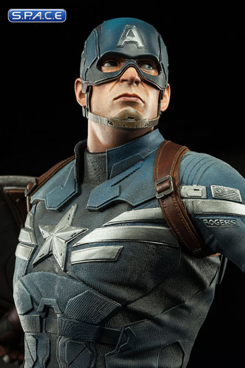 Captain America Premium Format Figure (Captain America: The Winter Soldier)