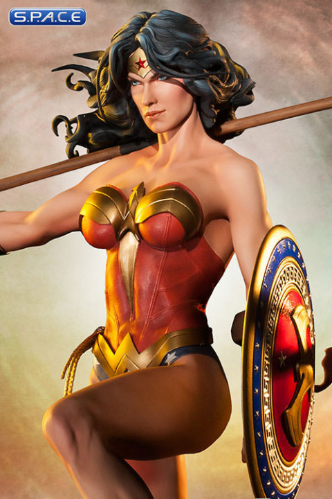 Wonder Woman Premium Format Figure (DC Comics)