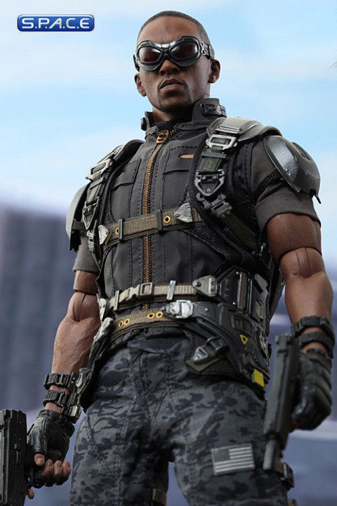 1/6 Scale Falcon Movie Masterpiece MMS245 (Captain America: The Return of the First Avenger)