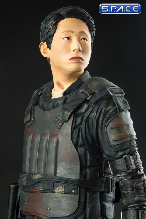 Glenn in Riot Gear Statue (The Walking Dead)