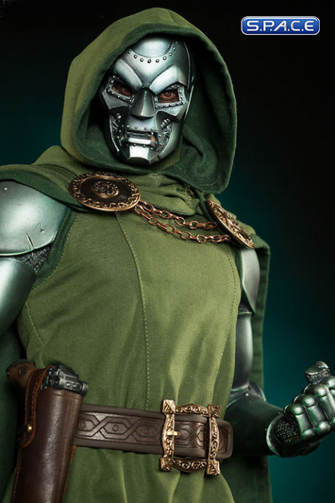 Doctor Doom Premium Format Figure (Marvel)