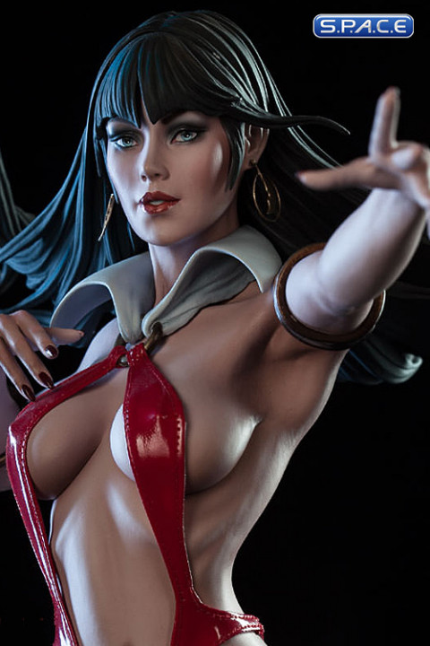 Vampirella Premium Format Figure (Stanley Lau Version)