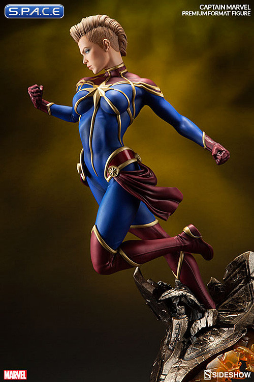 Captain Marvel Premium Format Figure (Marvel)