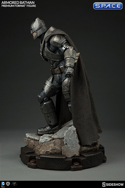 Armored Batman Premium Format Figure (Batman v Superman: Dawn of Justice)