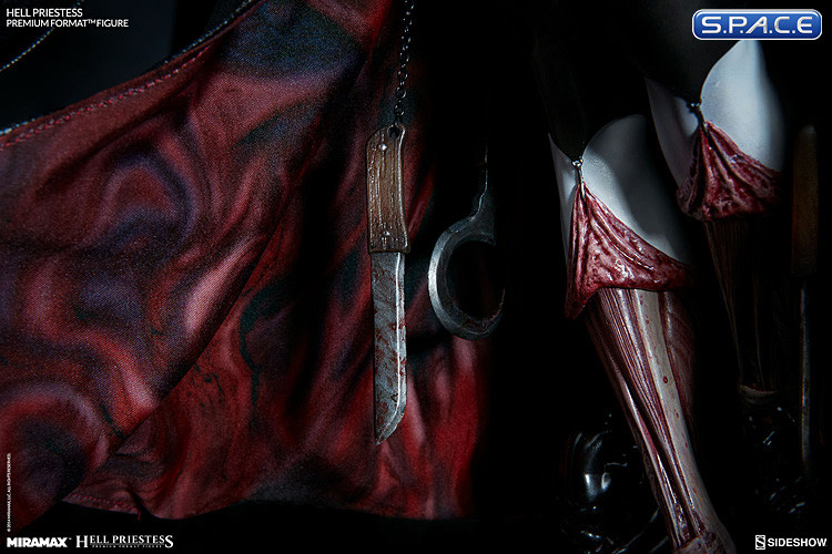 Hell Priestess Premium Format Figure (Clive Barker)