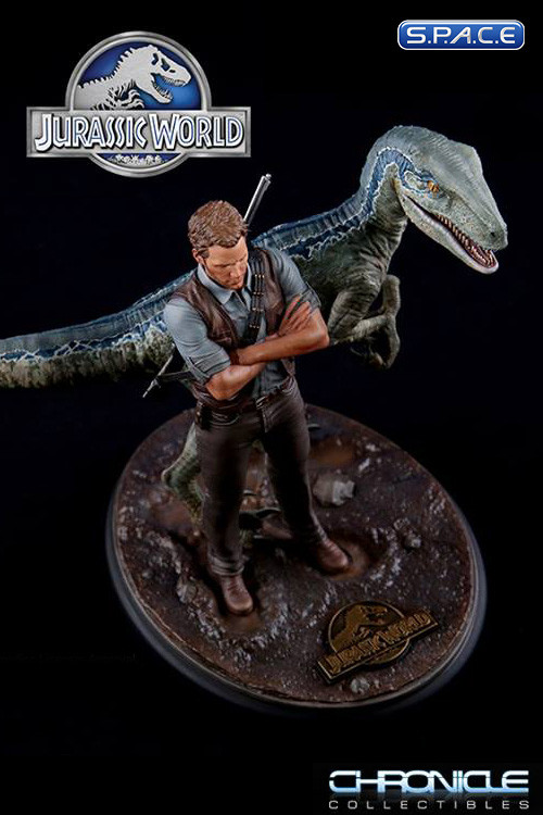 Owen and Blue Statue (Jurassic World)