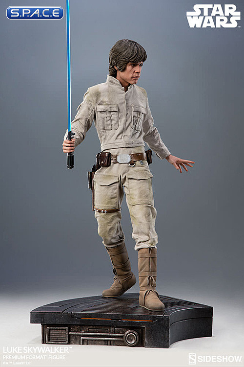 Luke Skywalker Premium Format Figure (Star Wars)
