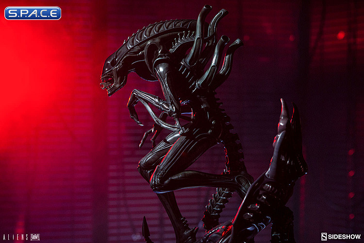 Alien Warrior Statue (Aliens)