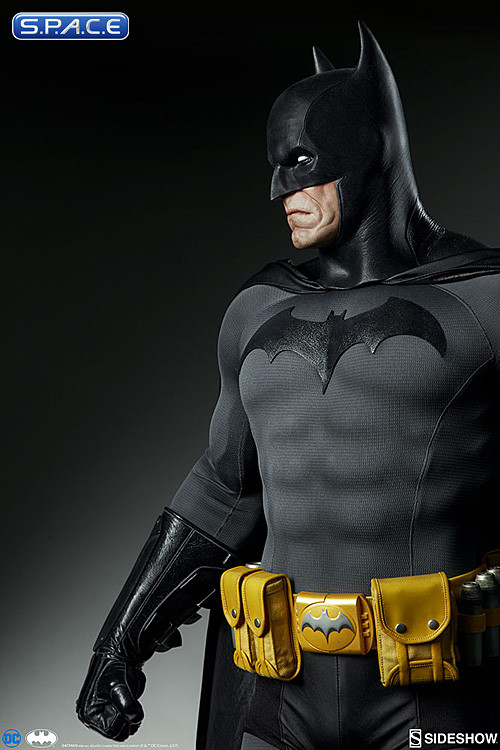 Batman Legendary Scale Figure (DC Comics)