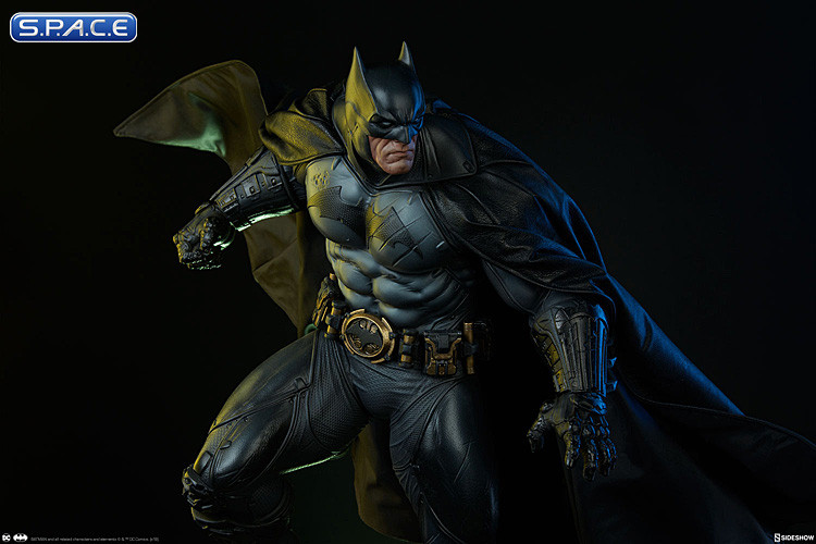 Batman Premium Format Figure (DC Comics)