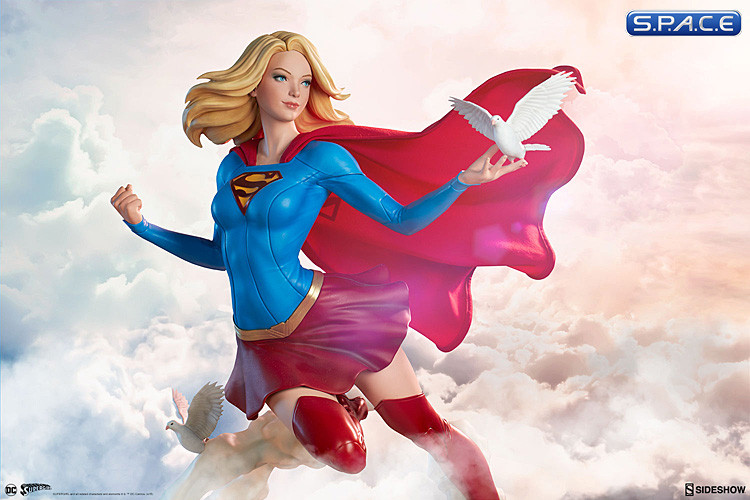 Supergirl Premium Format Figure (DC Comics)