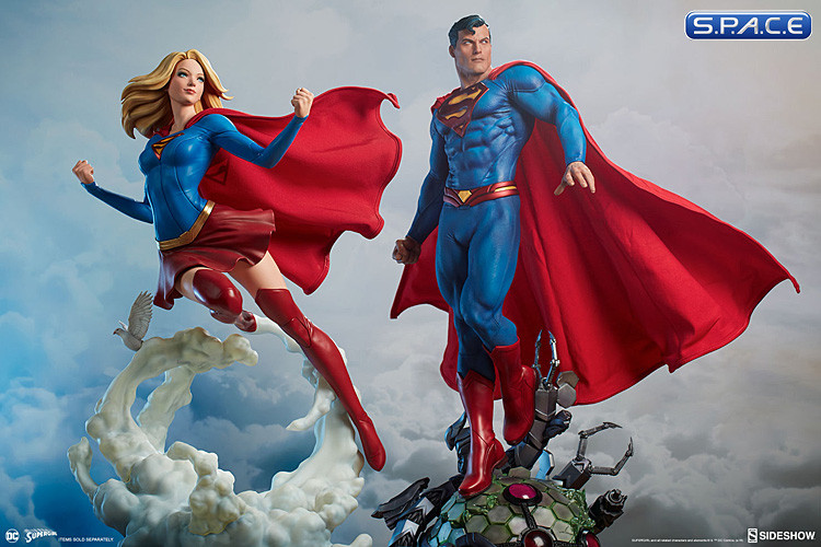 Supergirl Premium Format Figure (DC Comics)