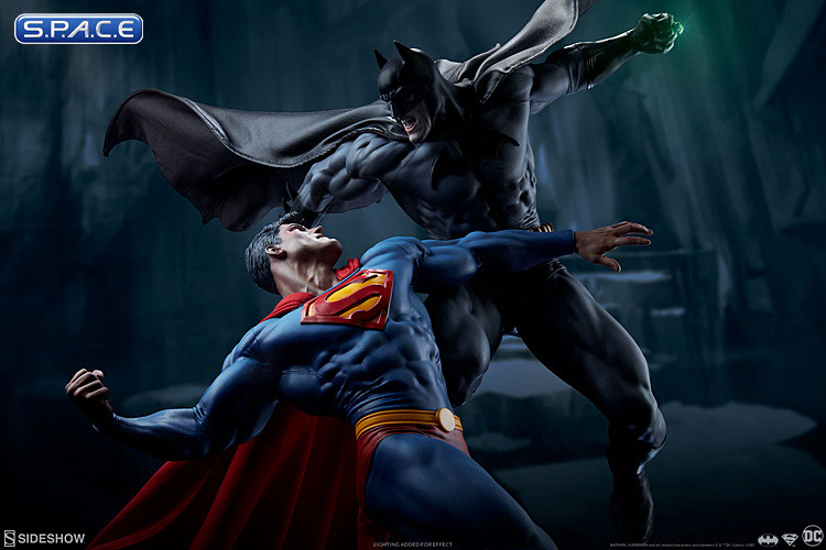 Batman vs. Superman Diorama (DC Comics)