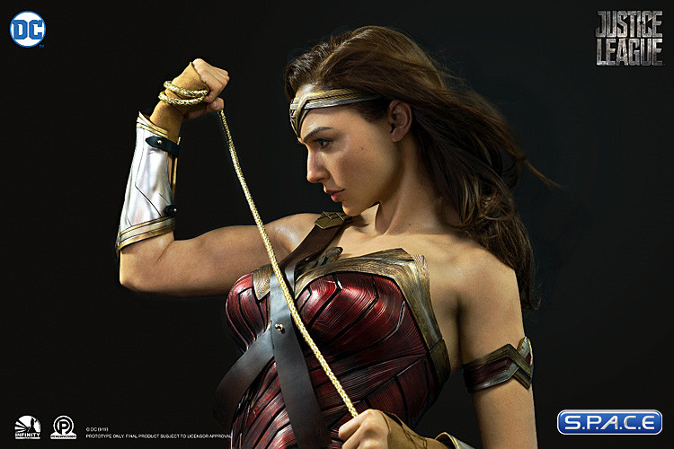 1:1 Wonder Woman Life-Size Bust (Justice League)