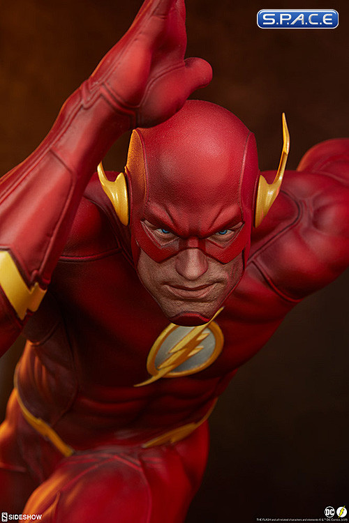 The Flash Premium Format Figure (DC Comics)