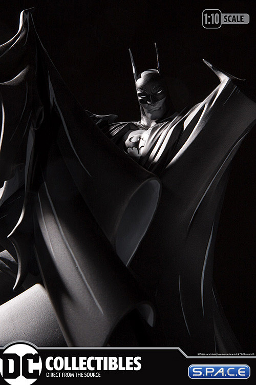 Batman Statue by Todd McFarlane (Batman Black and White)