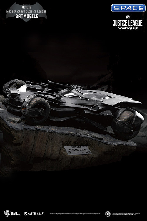 Batmobile Master Craft Statue (Justice League)