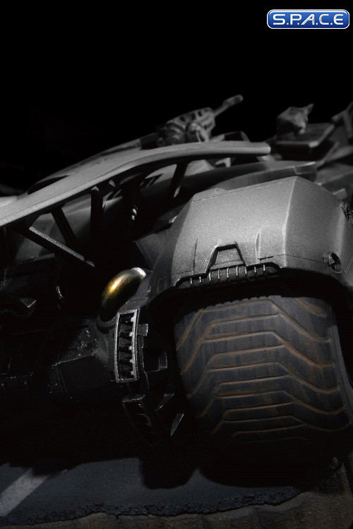 Batmobile Master Craft Statue (Justice League)