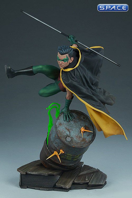 Robin Premium Format Figure (DC Comics)