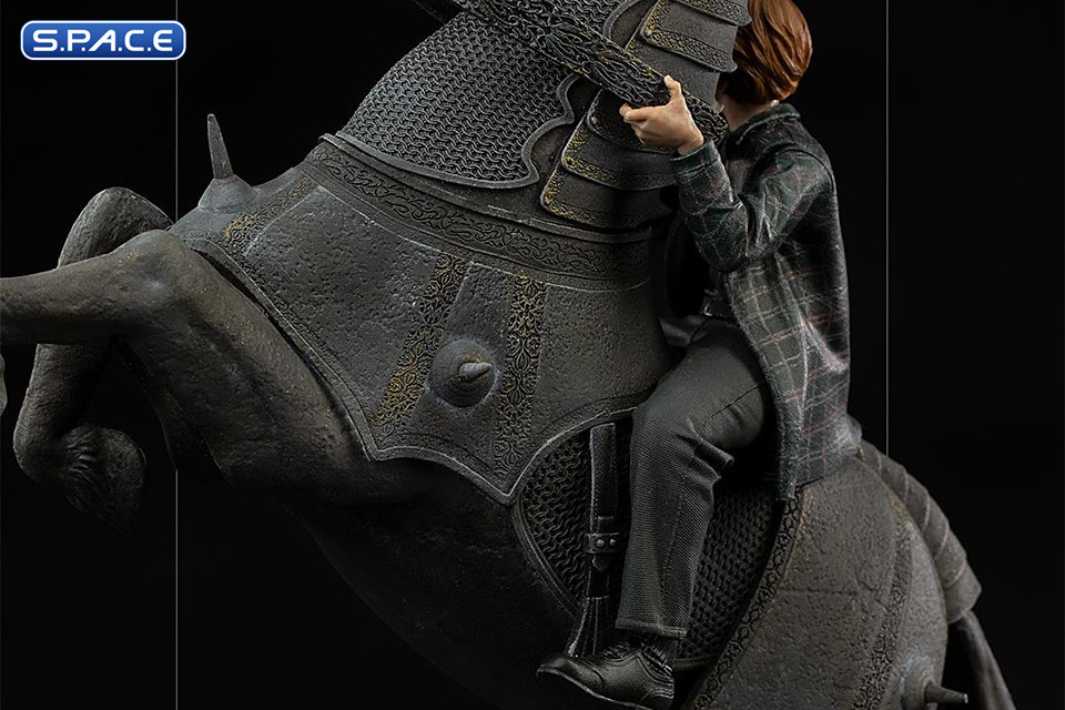 1/10 Scale Ron Weasley at the Wizard Chess Deluxe Art Scale Statue (Harry Potter)