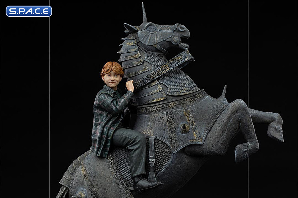 1/10 Scale Ron Weasley at the Wizard Chess Deluxe Art Scale Statue (Harry Potter)