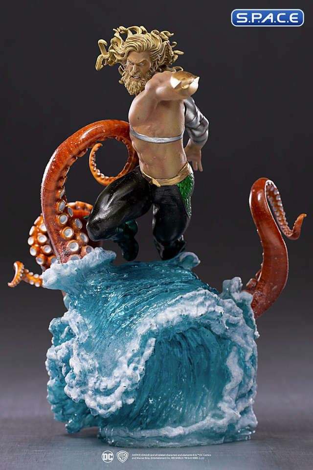 1/10 Scale Aquaman Deluxe Art Scale Statue (DC Comics)