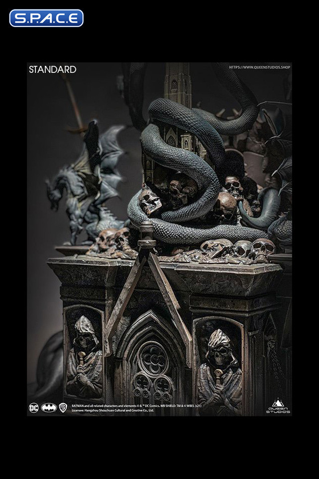 1/4 Scale Batman on Throne Statue (DC Comics)