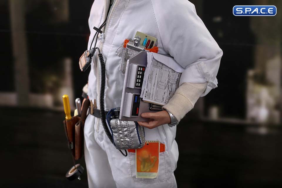 1/6 Scale Doc Brown Movie Masterpiece MMS609 (Back to the Future)