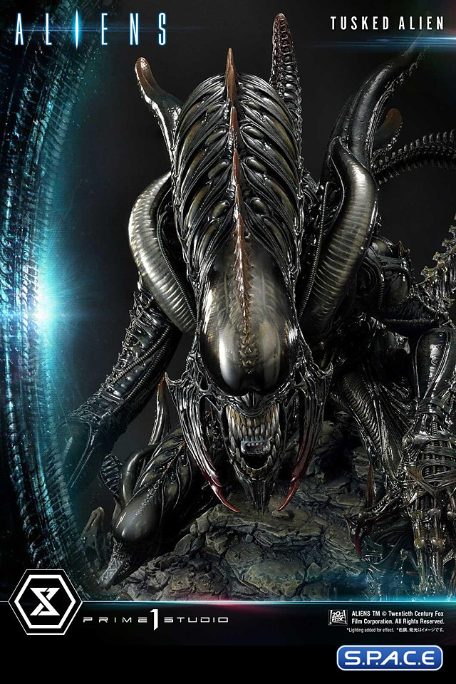 Tusked Alien Premium Masterline Statue - Bonus Version (Aliens vs. Predator: Three World War)