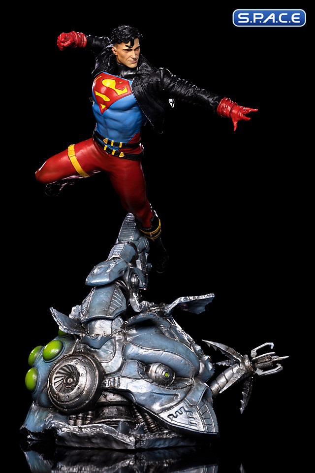 1/10 Scale Superboy Deluxe Art Scale Statue (DC Comics)
