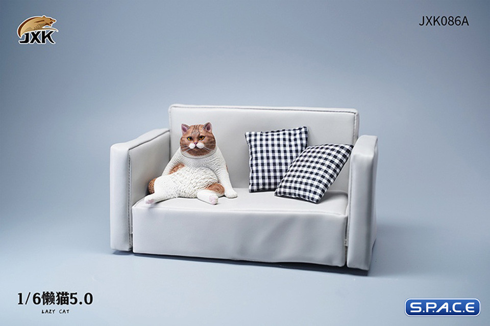 1/6 Scale sitting Cat (brown)