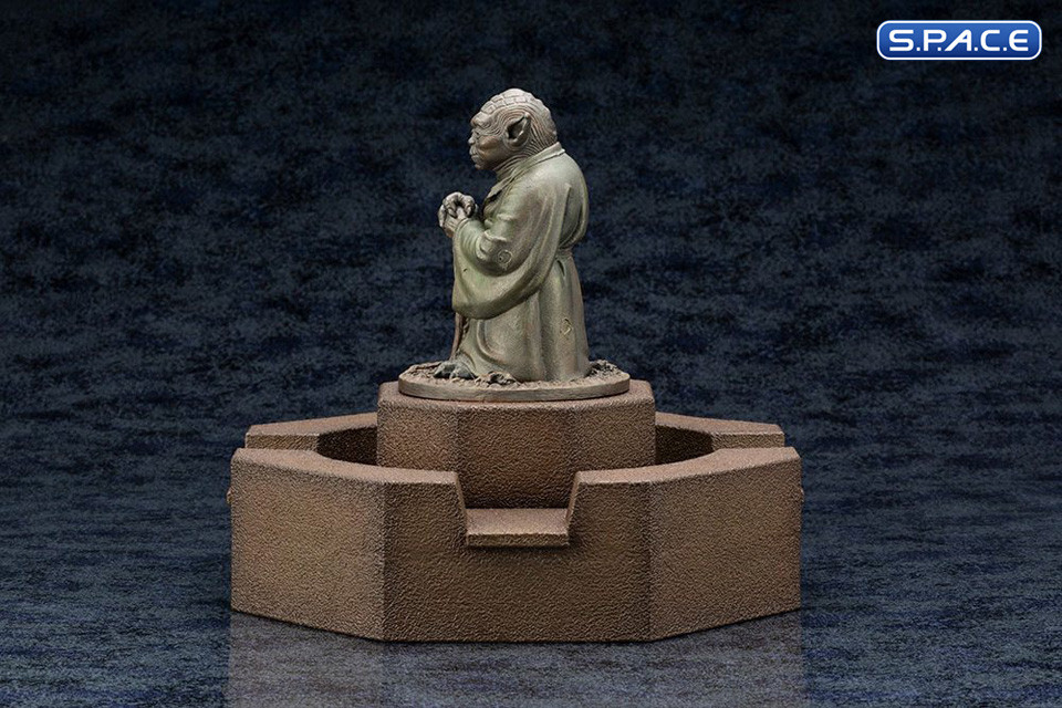 Yoda Fountain Statue (Star Wars)