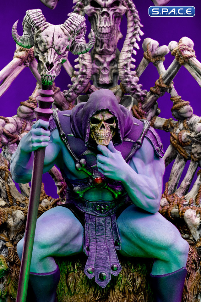1/10 Scale Skeletor on Throne Deluxe Art Scale Statue (Masters of the Universe)