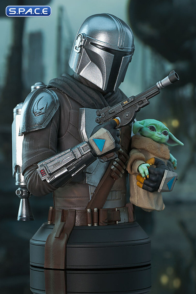 The Mandalorian with Grogu Bust - St. Patricks Day Exclusive (The Mandalorian)