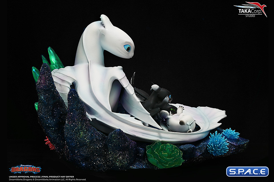 Light Fury and Night Lights Statue (How to Train Your Dragon)