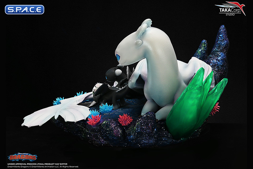 Light Fury and Night Lights Statue (How to Train Your Dragon)