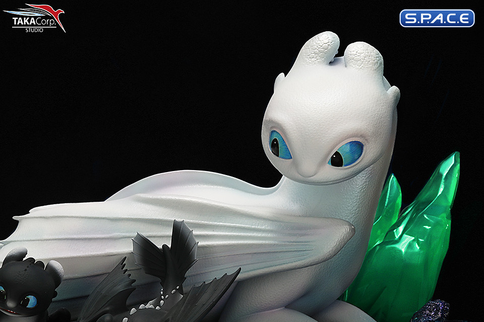 Light Fury and Night Lights Statue (How to Train Your Dragon)