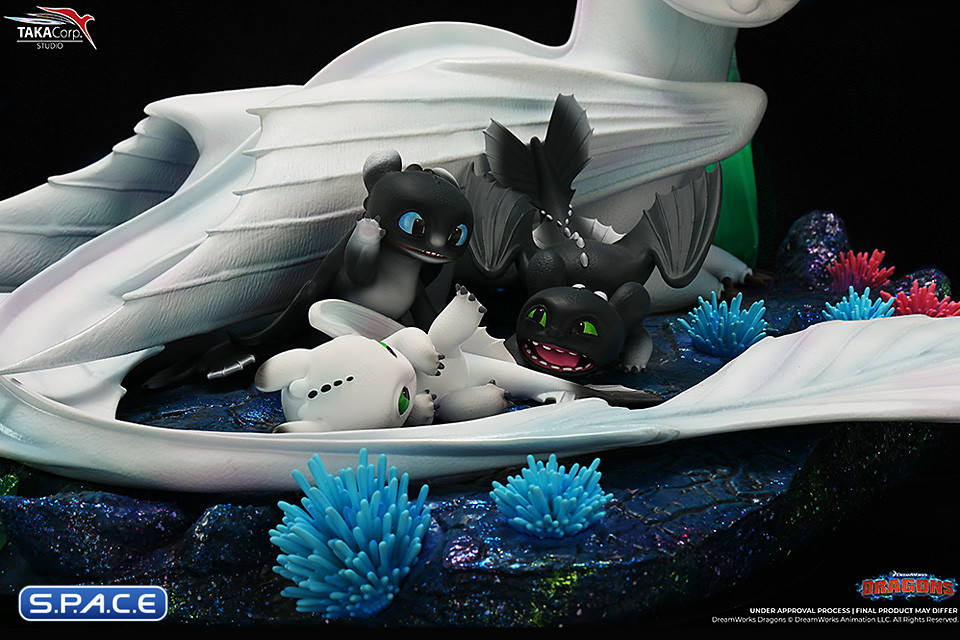 Light Fury and Night Lights Statue (How to Train Your Dragon)