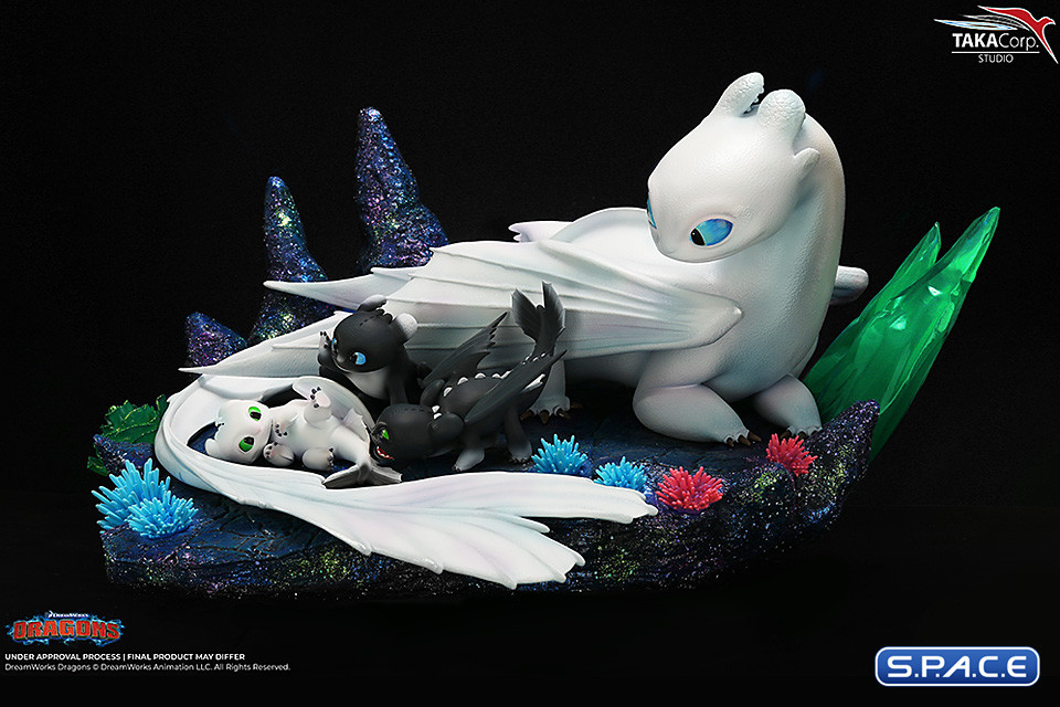 Light Fury and Night Lights Statue (How to Train Your Dragon)