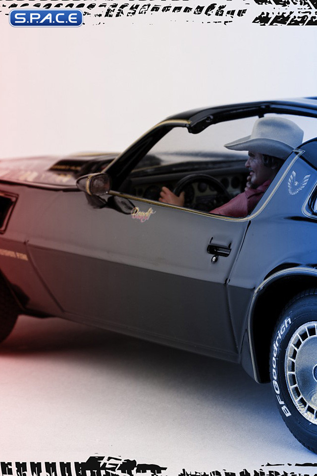 Burt Reynolds on Pontiac Firebird Trans Am Statue (Smokey and the Bandit)