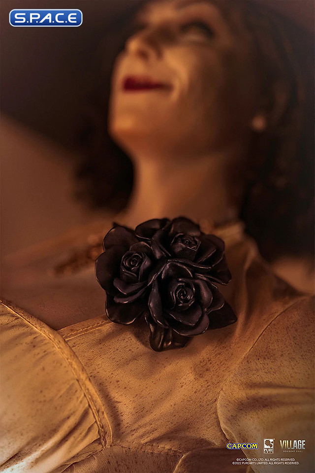 Lady Dimitrescu Statue (Resident Evil Village)