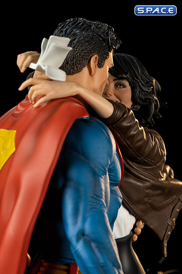 1/6 Scale Superman and Lois Lane Diorama (DC Comics)