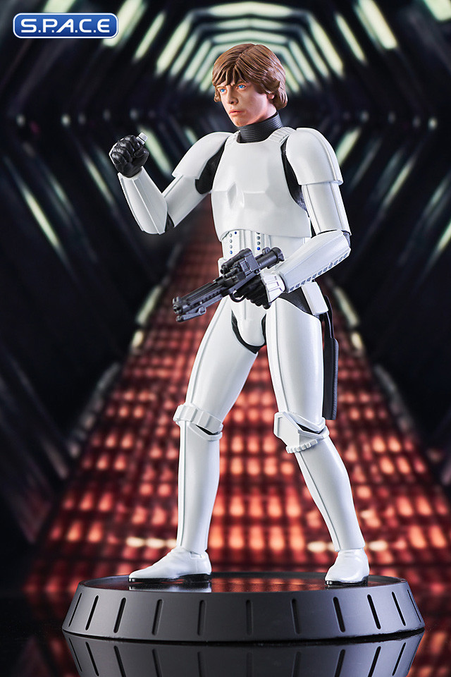 Luke Skywalker in Stormtrooper Disguise Milestones Statue (Star Wars)