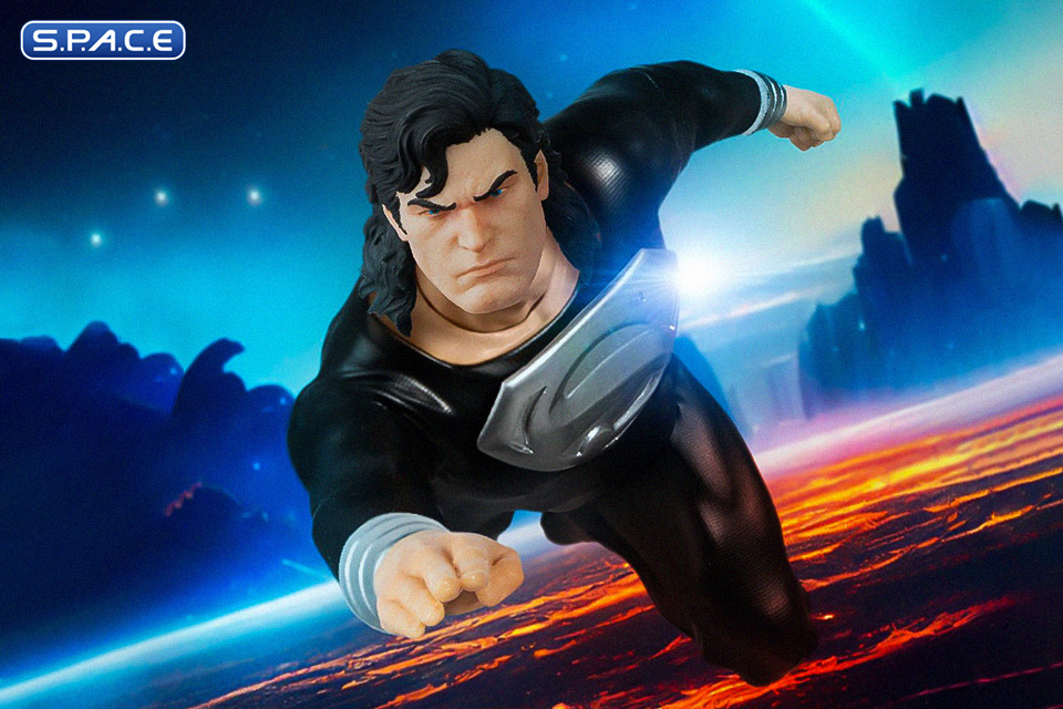 1/12 Scale Superman �Recovery Suit� One:12 Collective (DC Comics)