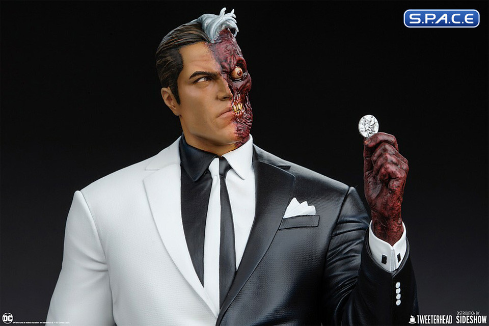 Two-Face Quarter Scale Maquette (DC Comics)