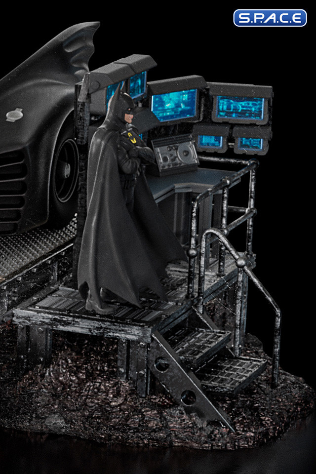 1/10 Scale Batmobile Deluxe Art Scale Statue (The Flash)