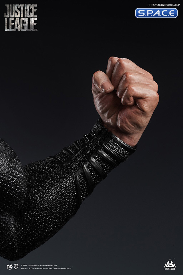 1/3 Scale Black Superman Statue - Premium Version (Justice League)