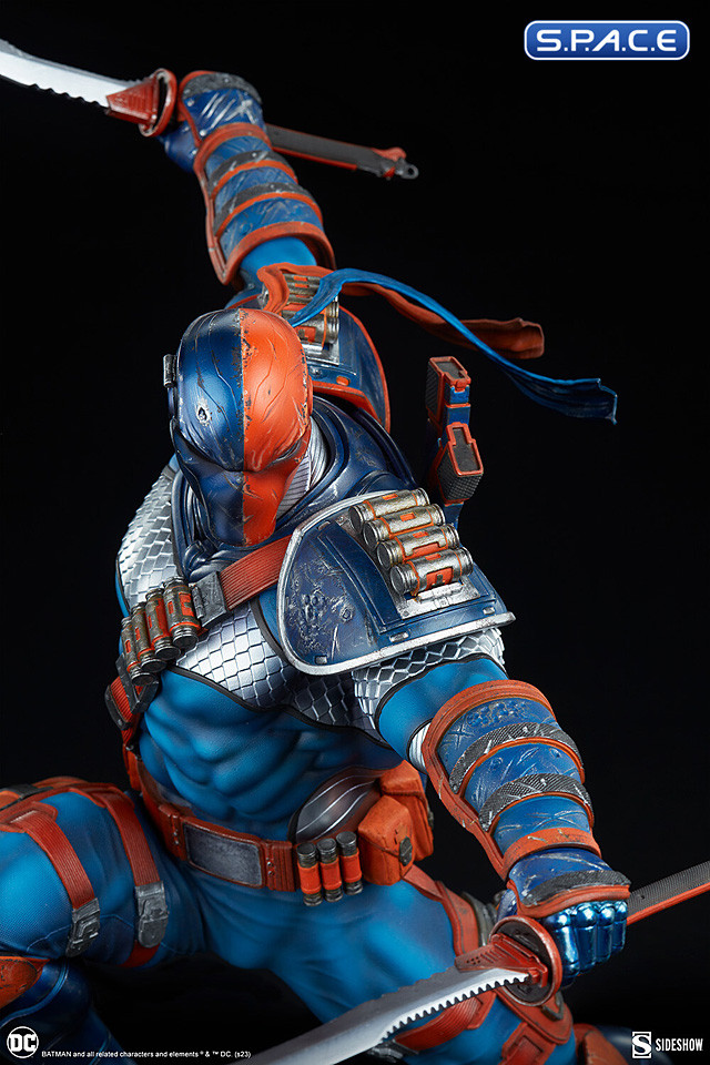 Deathstroke Premium Format Figure (DC Comics)